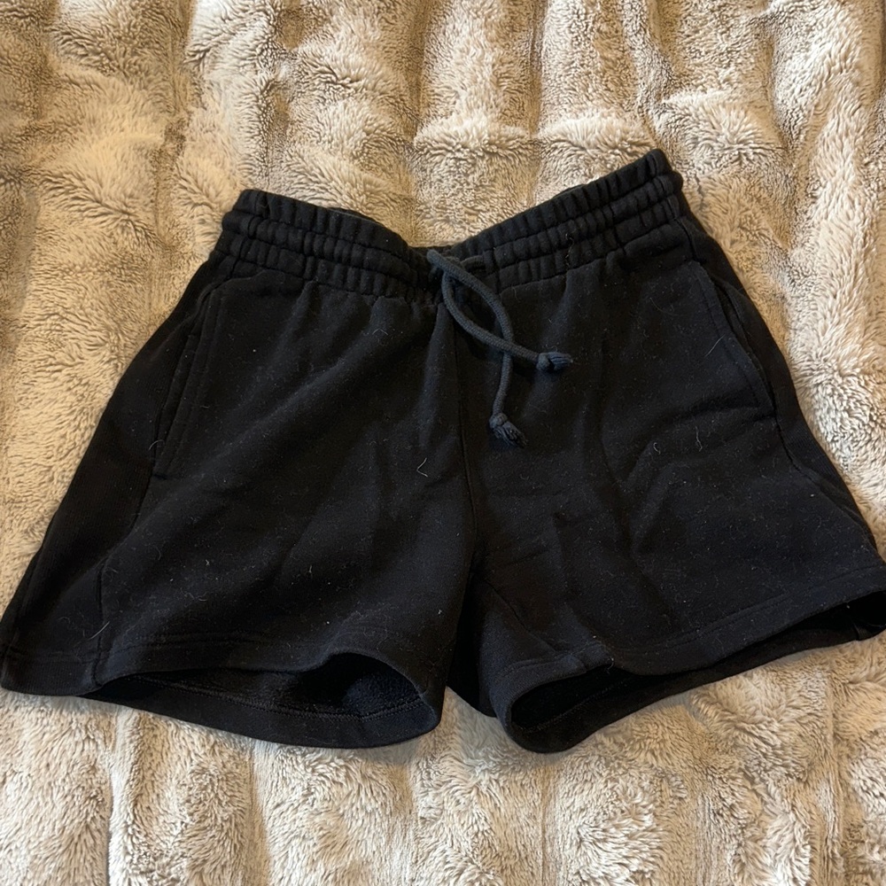 Aritzia TNA Cozy Fleece Boyfriend Black Shorts